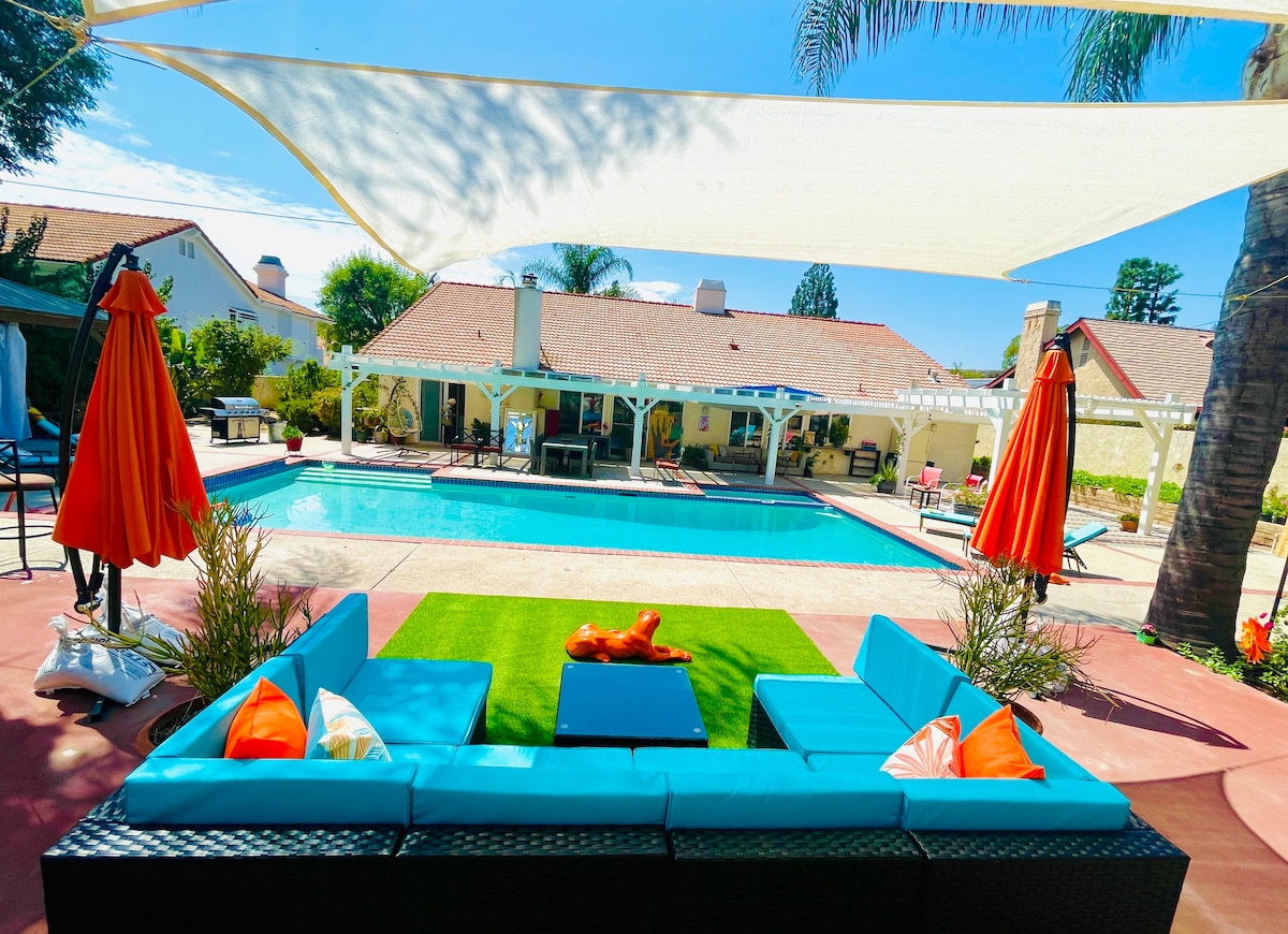 加州梦幻别墅设有泳池&网球场