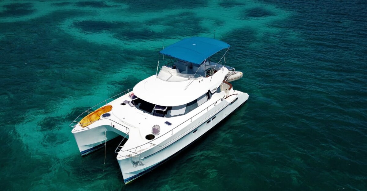 Seychelles catamaran + skipper + full board