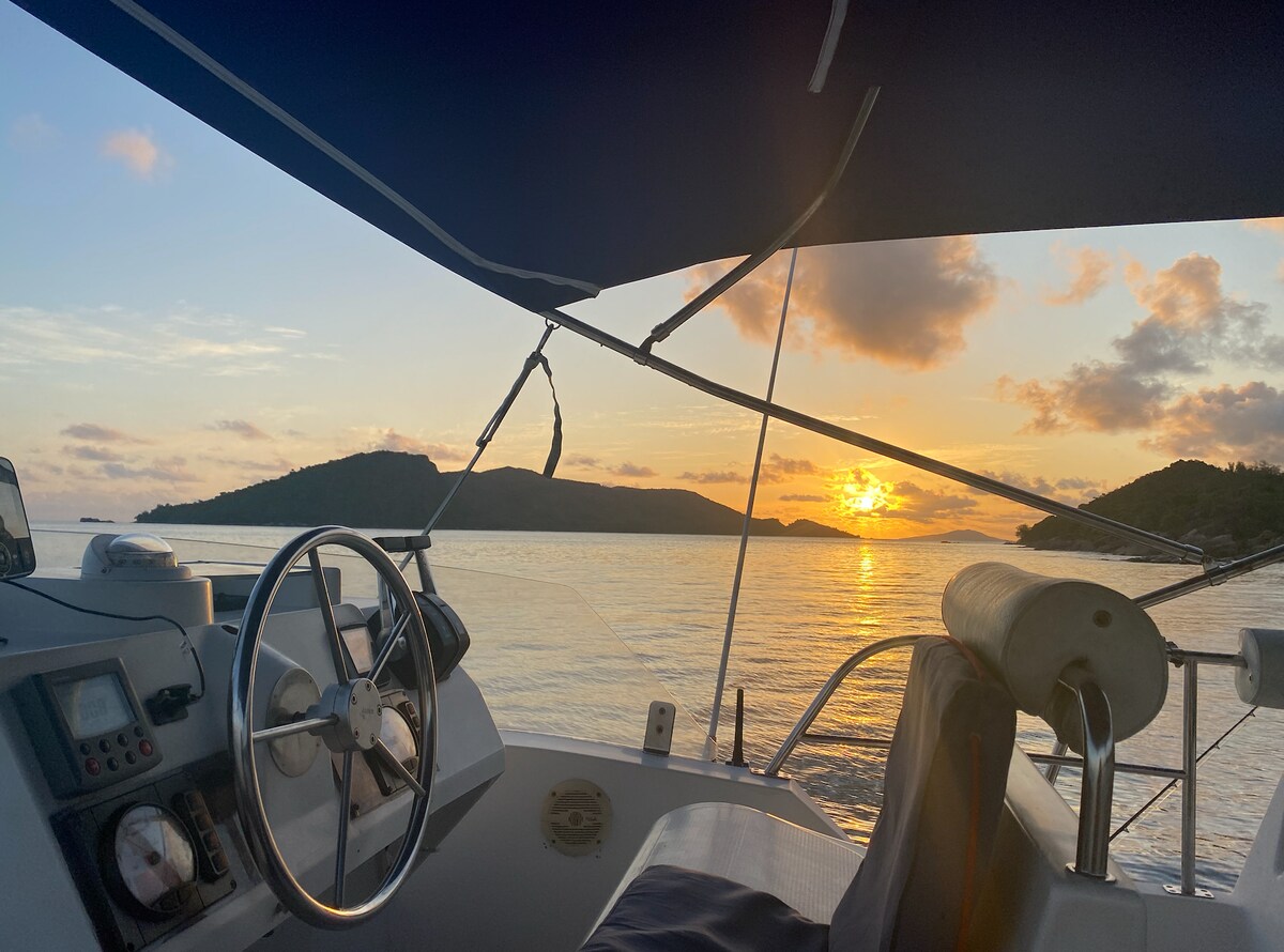 Seychelles catamaran + skipper + full board