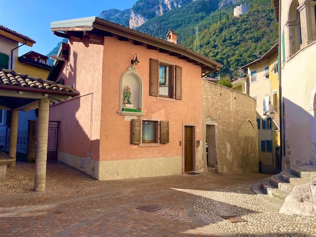 里瓦德尔加尔达 (Riva del Garda)的民宿