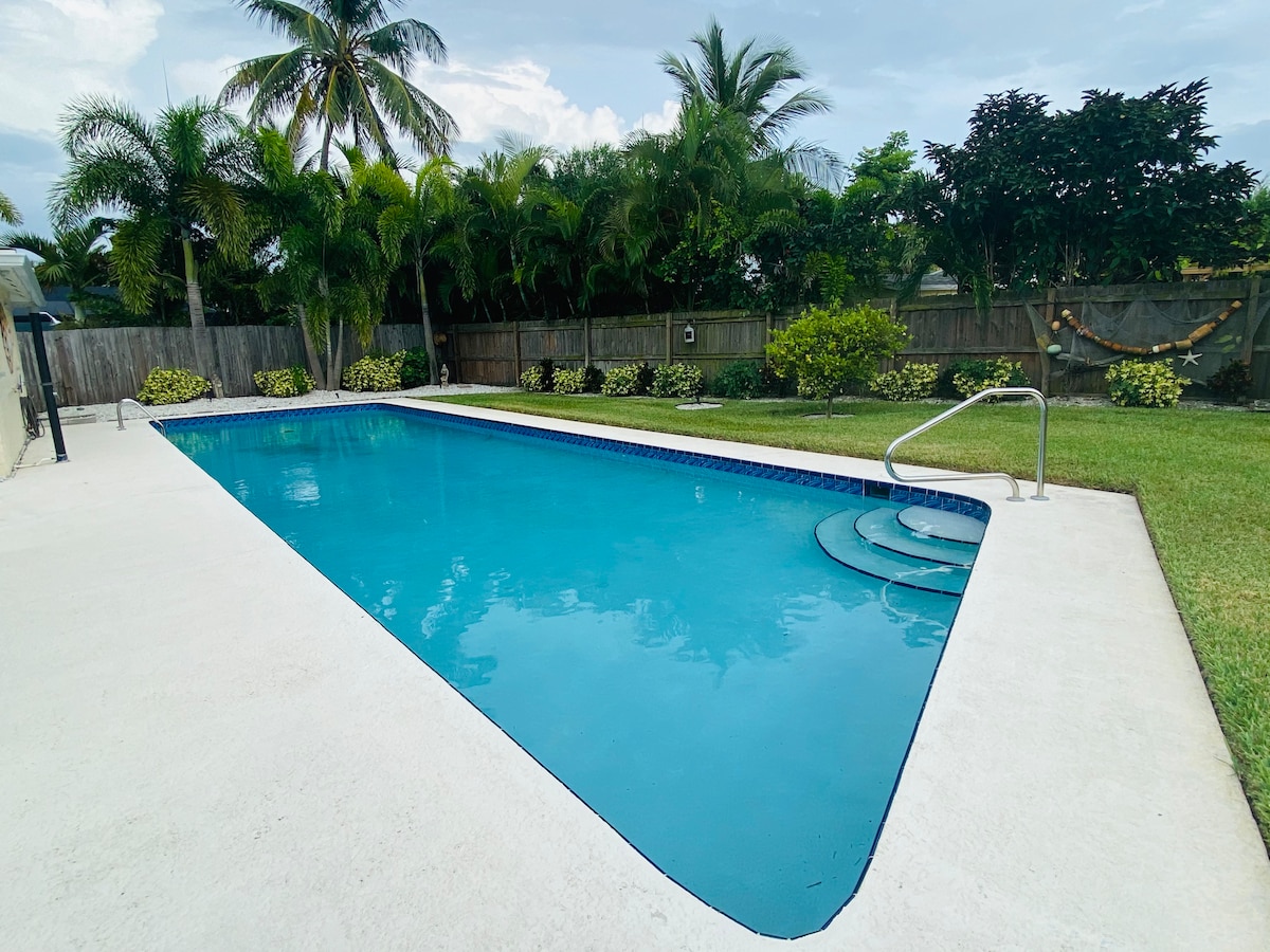 Island House with Private Pool Walk to Beach