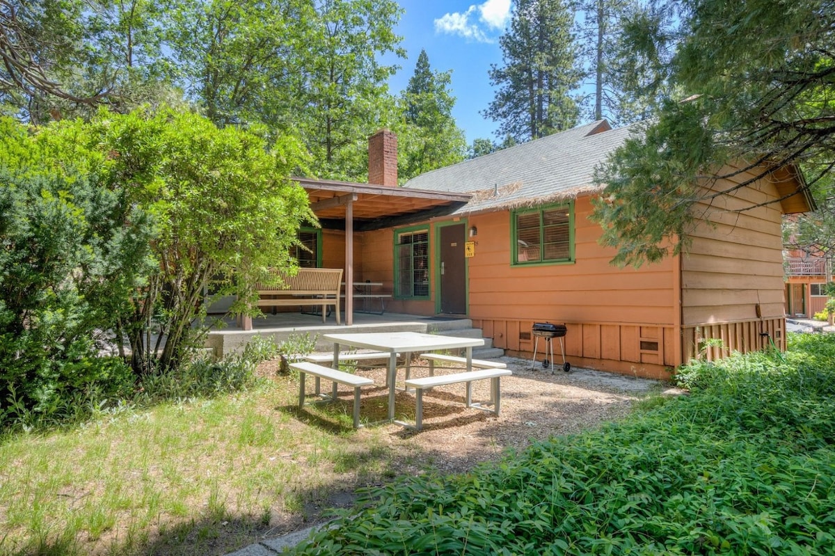 Yosemite附近的Sweetland小木屋