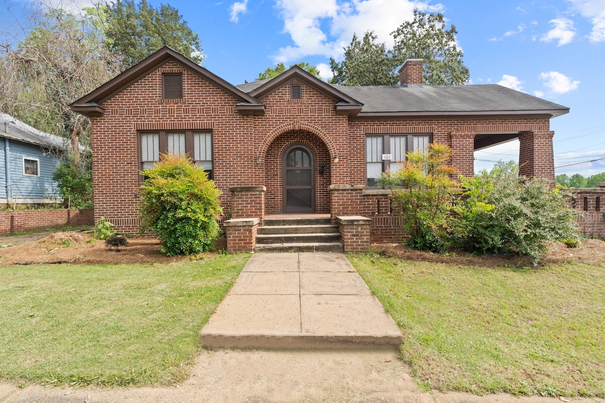 Charming 1930s House Downtown Milledgeville