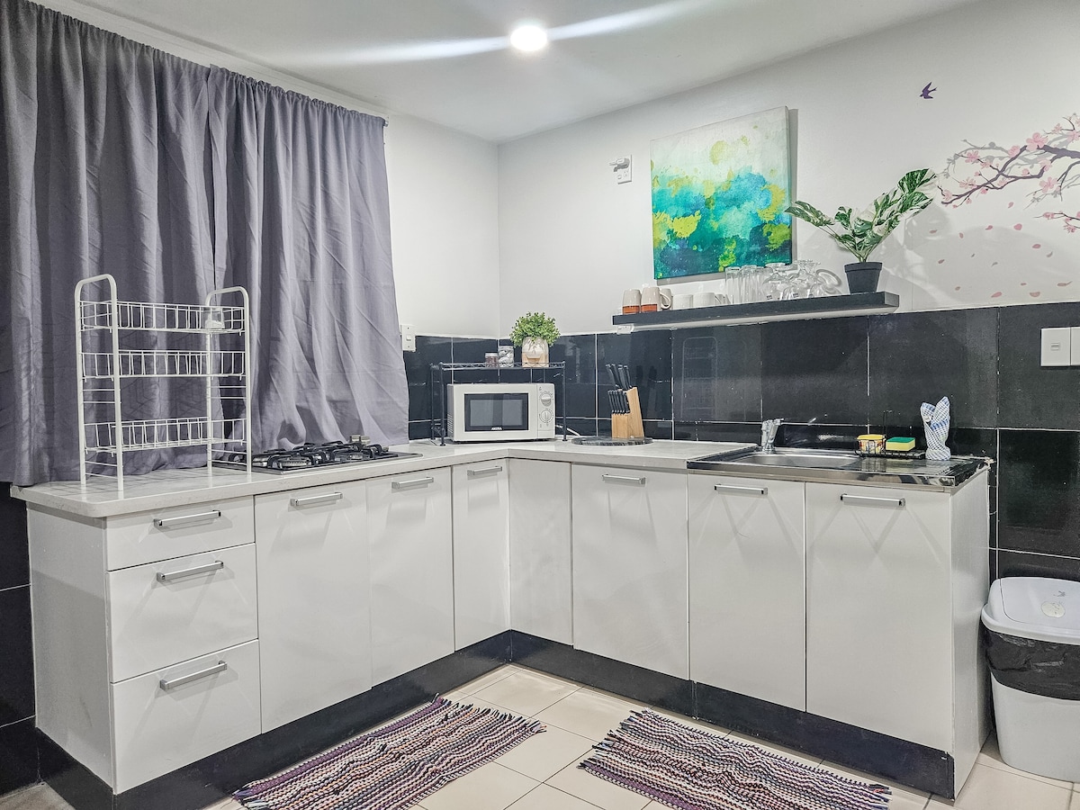 Palm Studio+Extra Bdrm | Free-Wifi,AC,Apia,Netflix