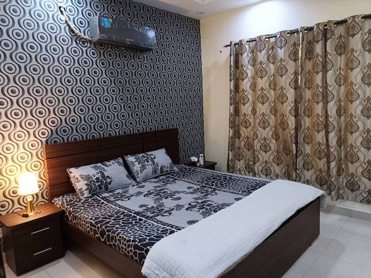 Self Check- 3 BR Beautiful Villa in Bahria Town