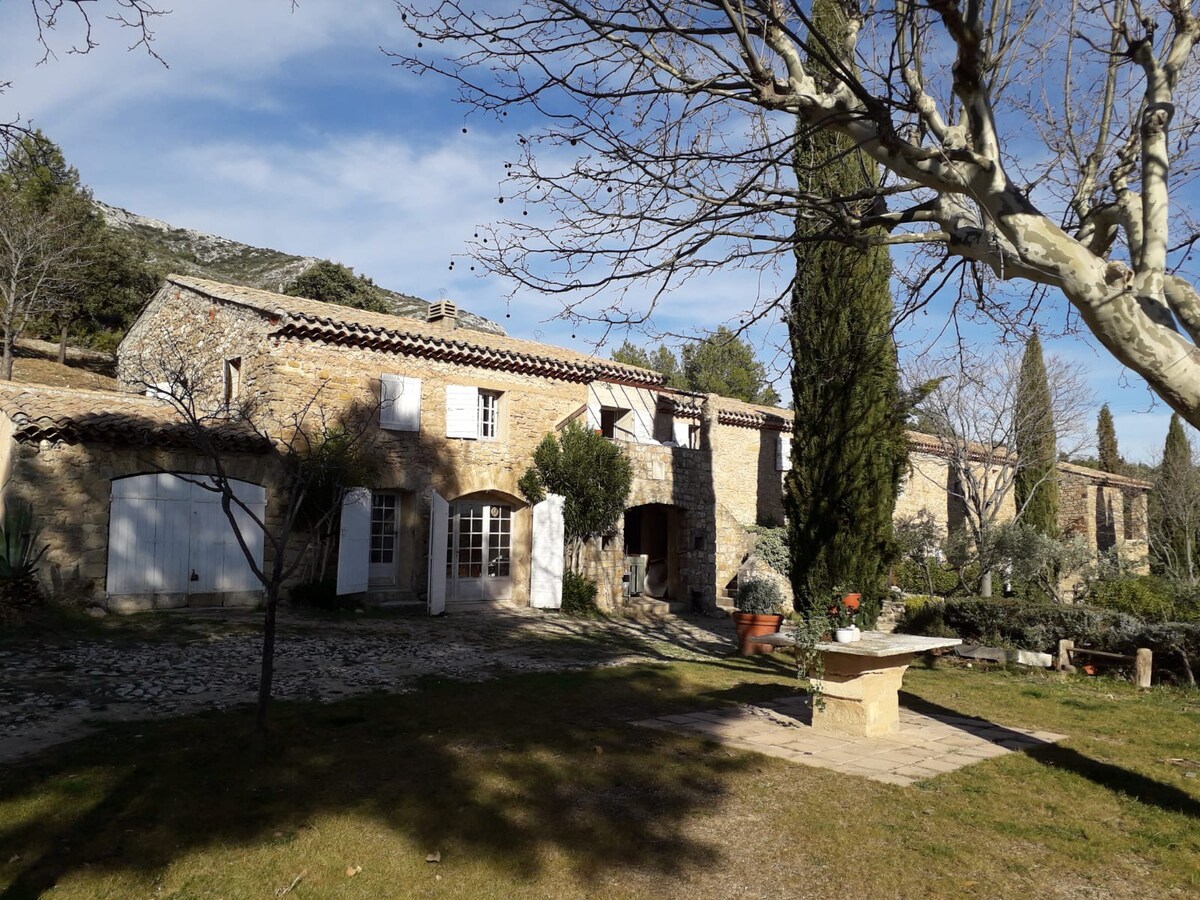 Aix, Sainte-Victoire, Ferme sur Propriété de 7 Ha