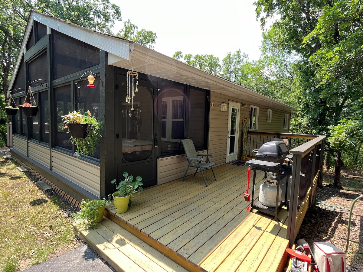 Private cabin with hot tub and gazebo at Rock Lake