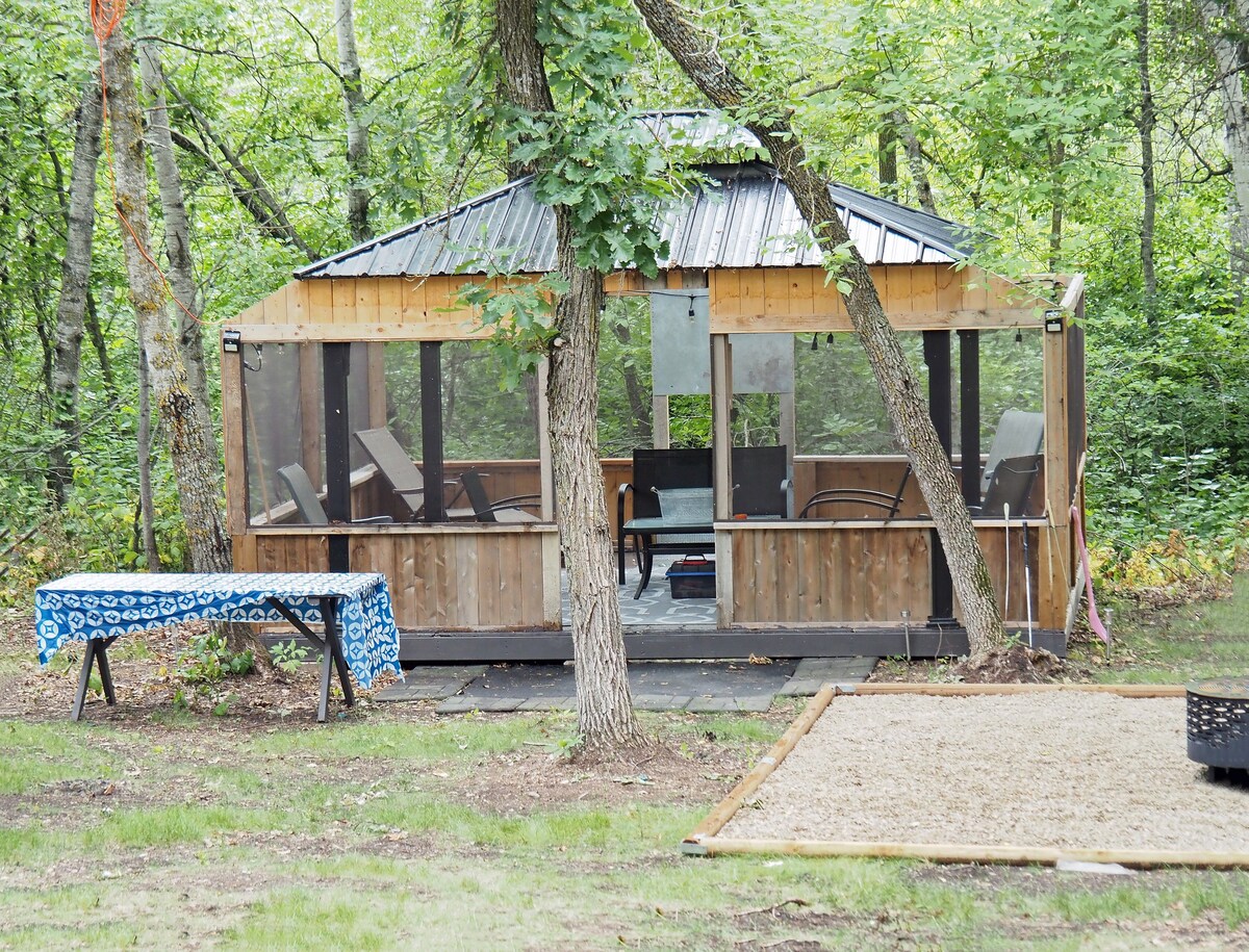 Private cabin with hot tub and gazebo at Rock Lake