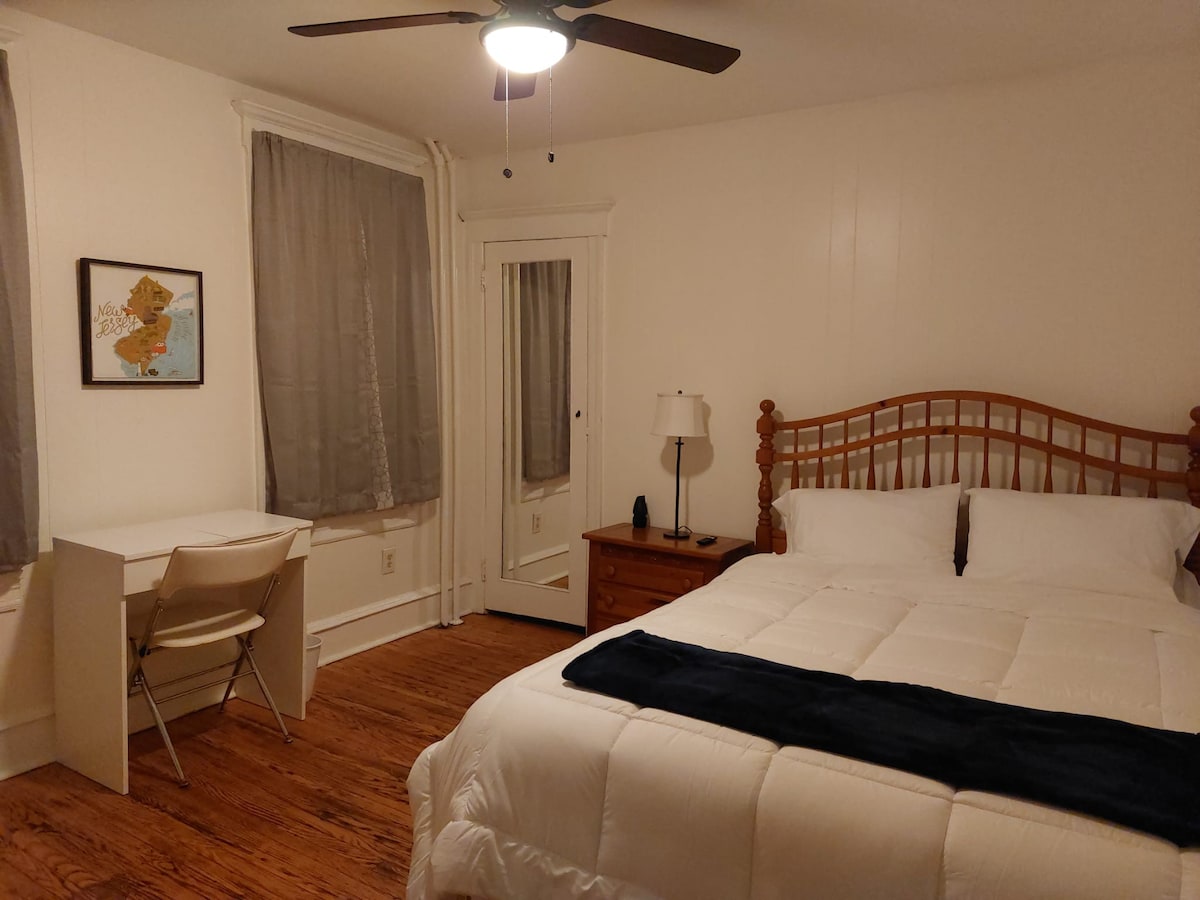 Spacious 3 BR Bungalow Apartment in AC