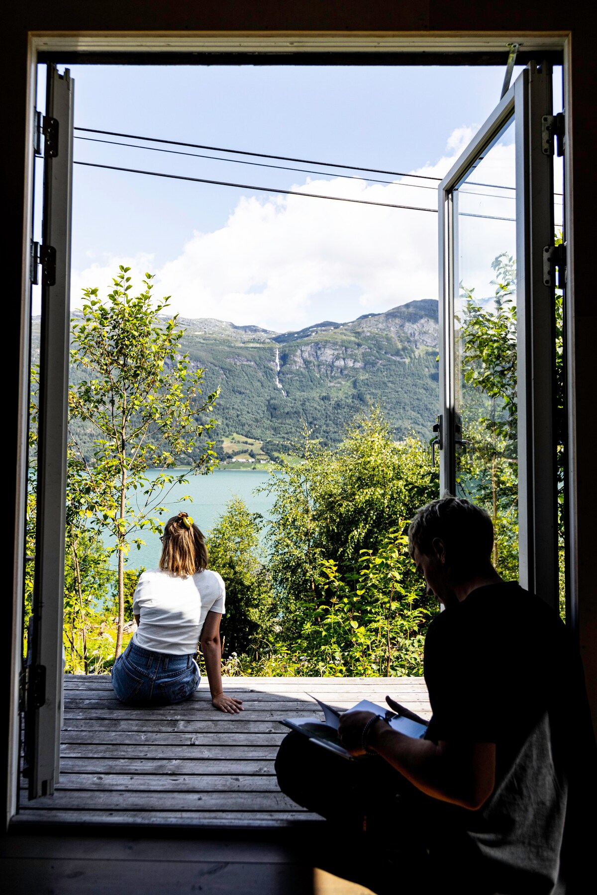 Minihus ved vakre Lustrafjorden