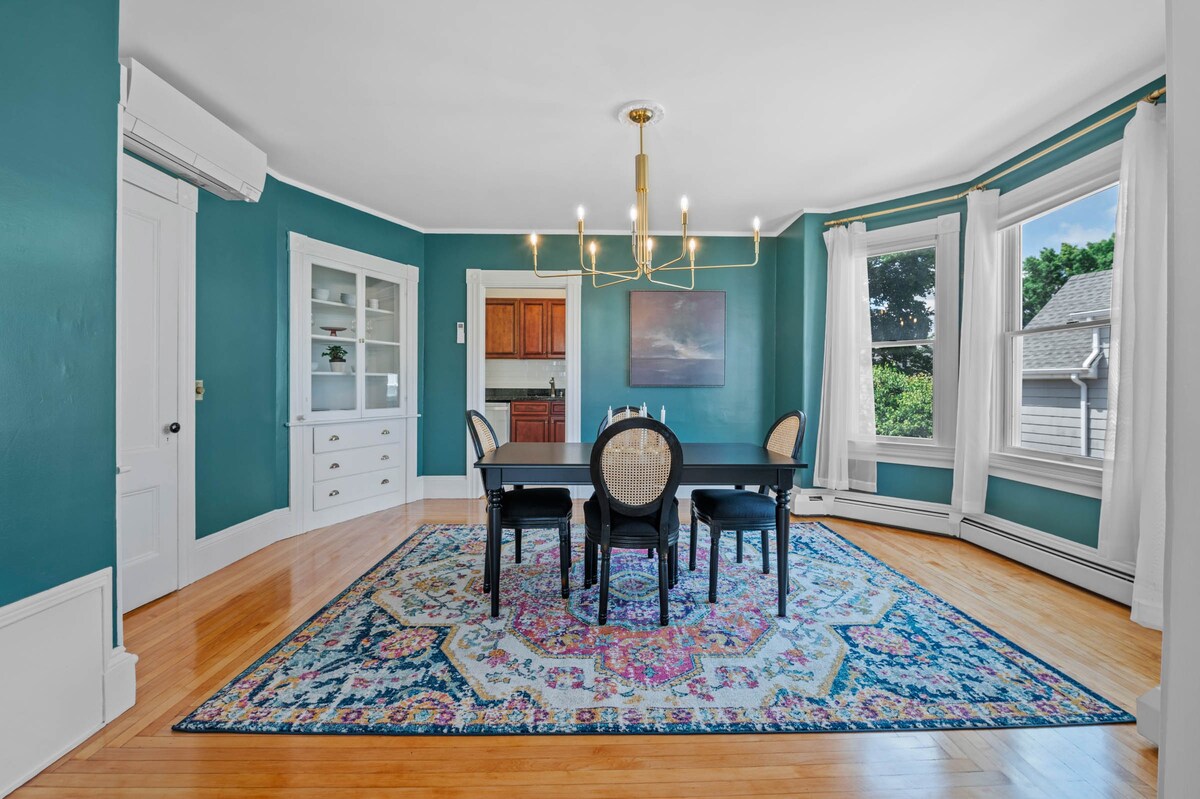 Newly Renovated Victorian Haven close to Boston