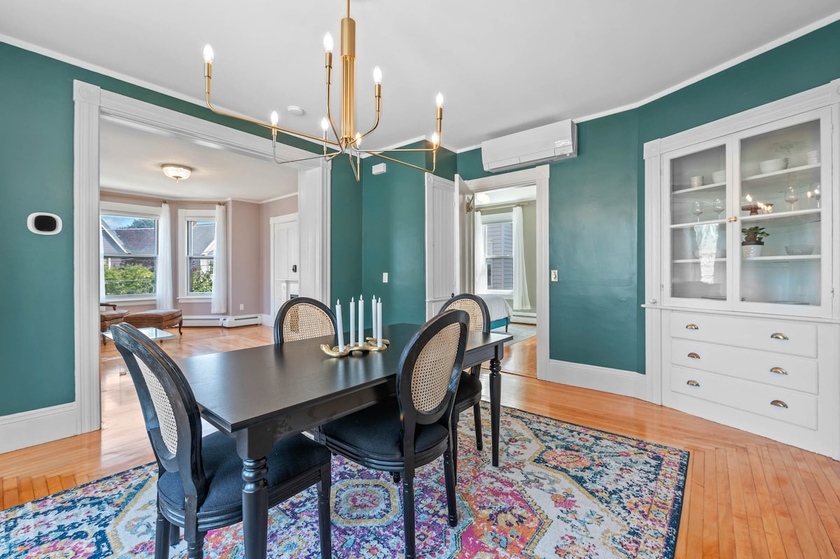 Newly Renovated Victorian Haven close to Boston