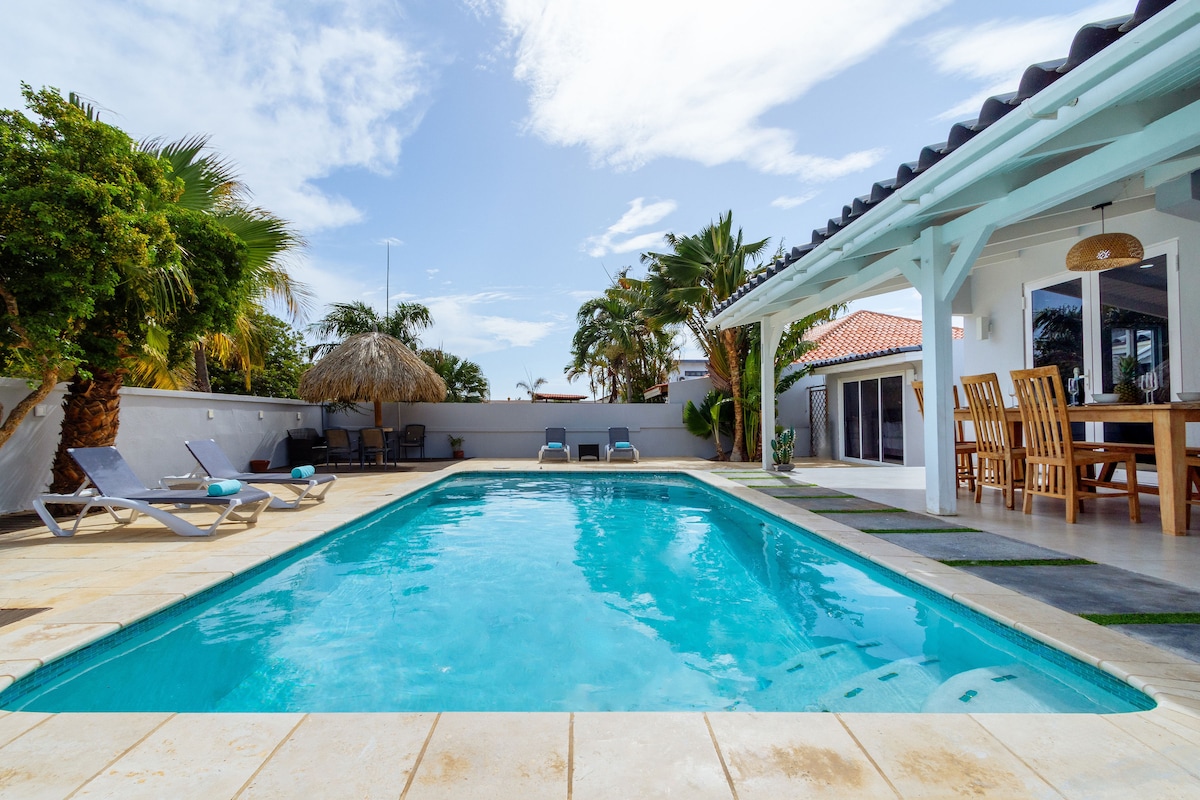 Villa Eloïze ~ Luxury Noord Escape ~ Private Pool!