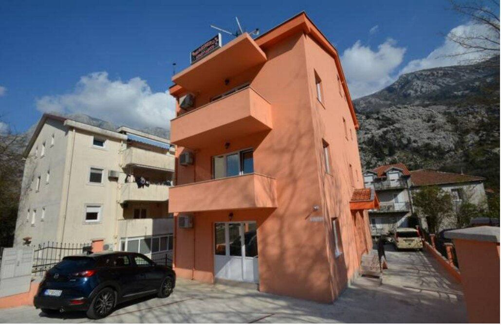 Apartment close to Kotor center