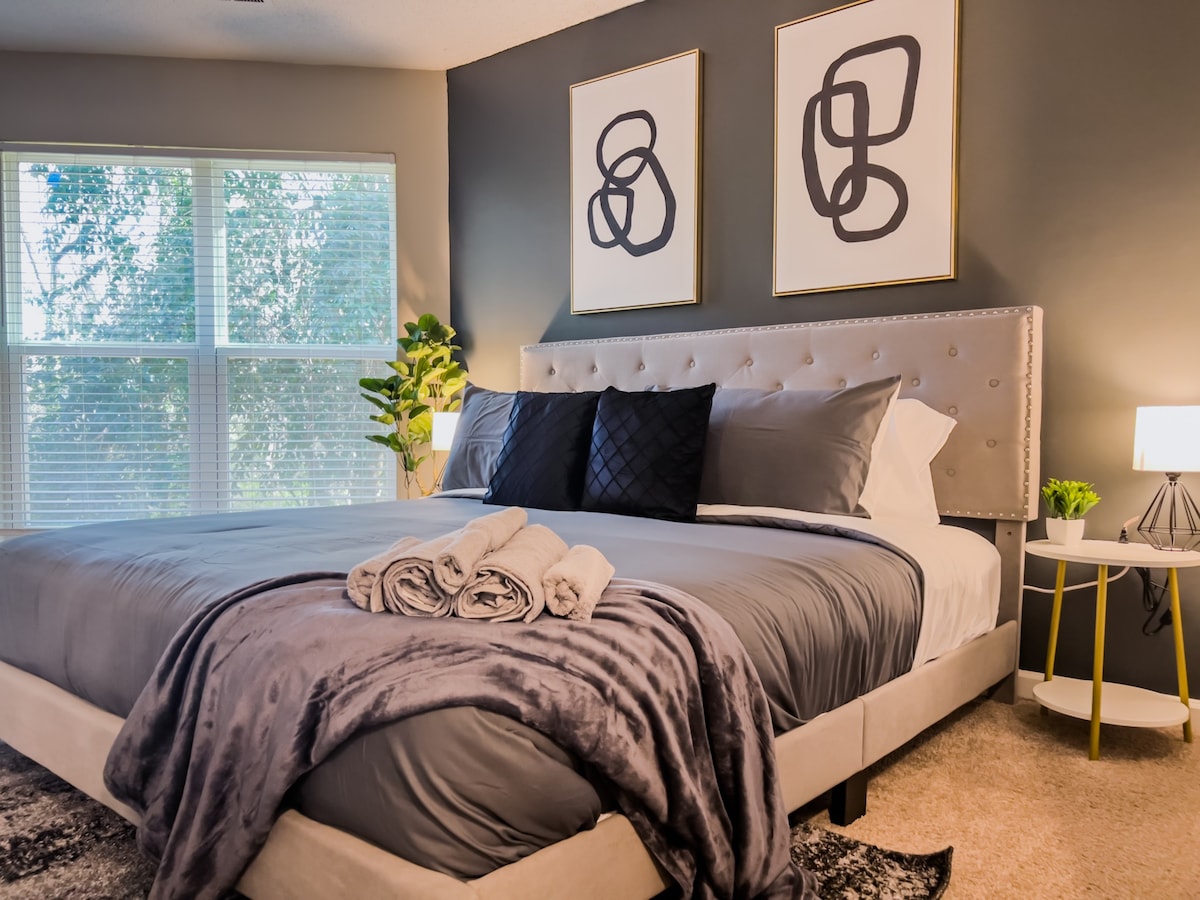 Upscale 2 King Bed Suite—Mins to Uptown Charlotte!