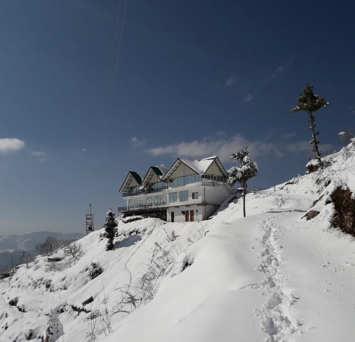 Spacious *Mountain* View Cottage In Narkanda