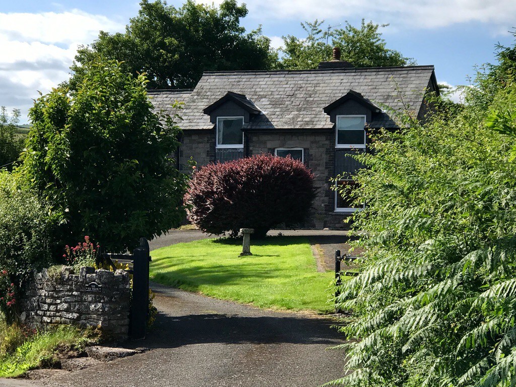 Nr Brecon with views of  Pen Y Fan, sleeps 5/6