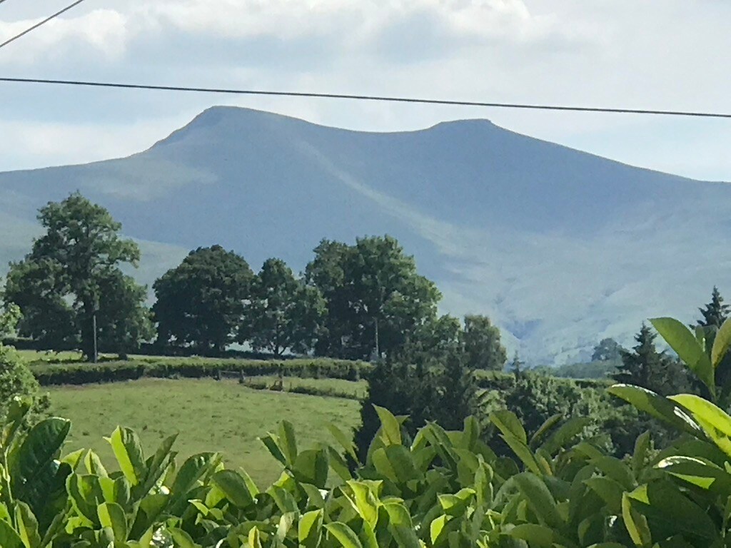 Nr Brecon with views of  Pen Y Fan, sleeps 5/6