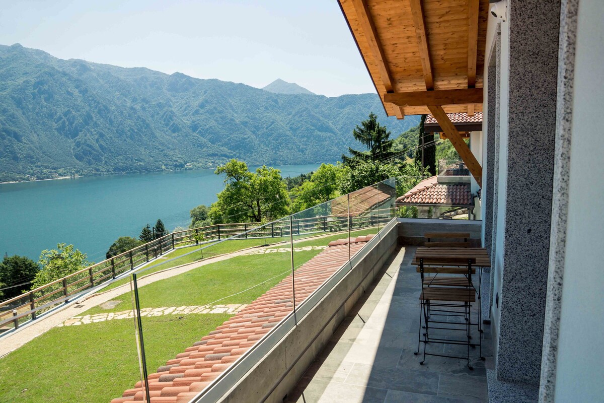 Apartment lake view with  Gazebo