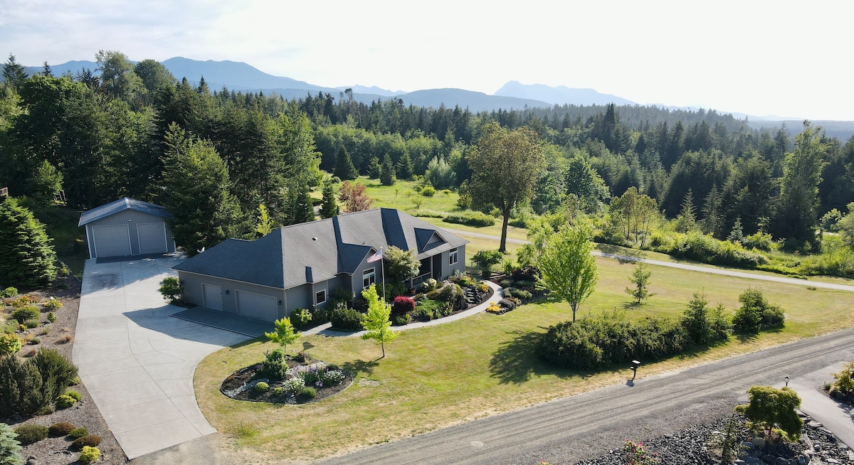 Hilltop Retreat w/ Views, Game Garage & Hot Tub!