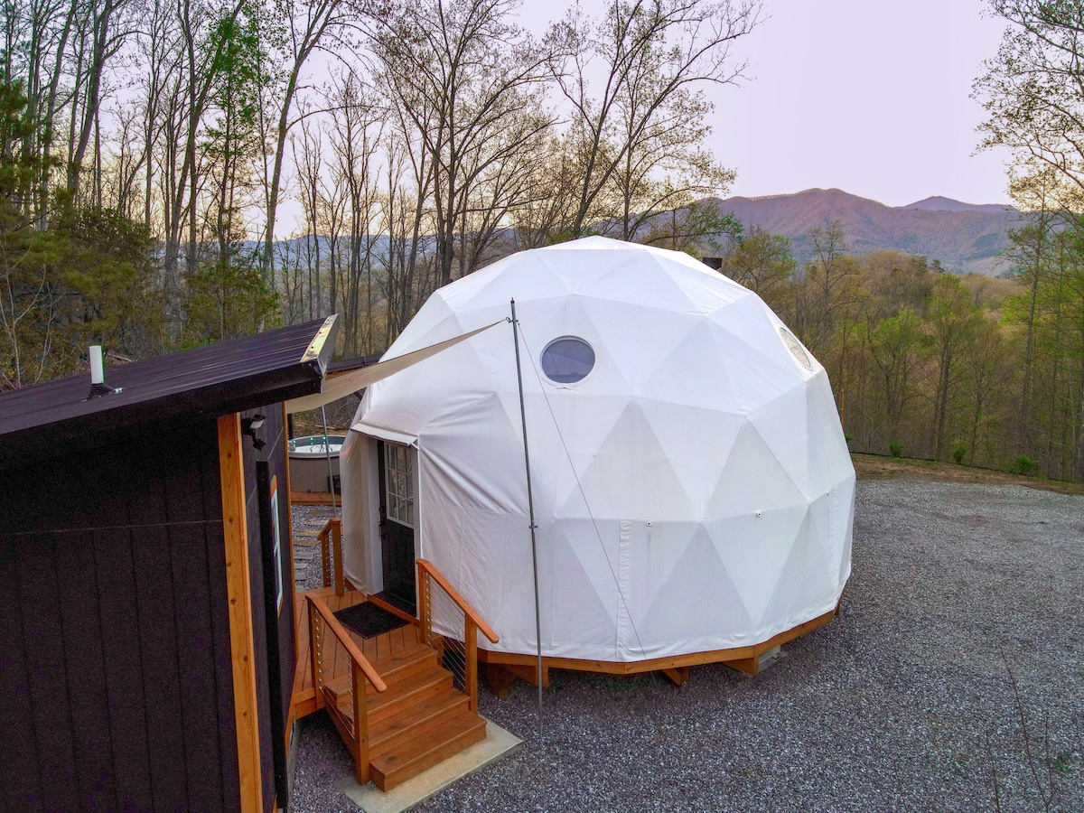 Luxury Dome w/ Hot Tub & Mountain View