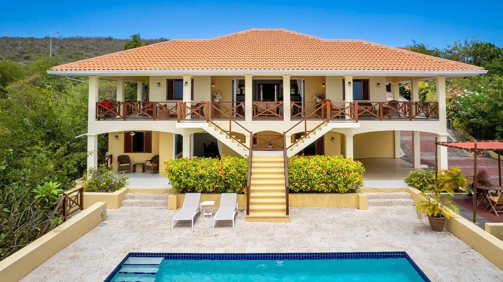 Tropical sea view villa w/ private pool