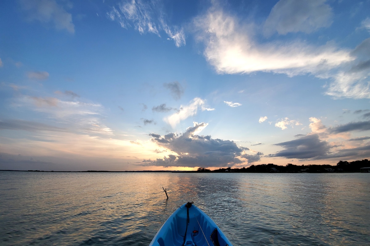 Waterfront Lake Buchanan Country Bungalow