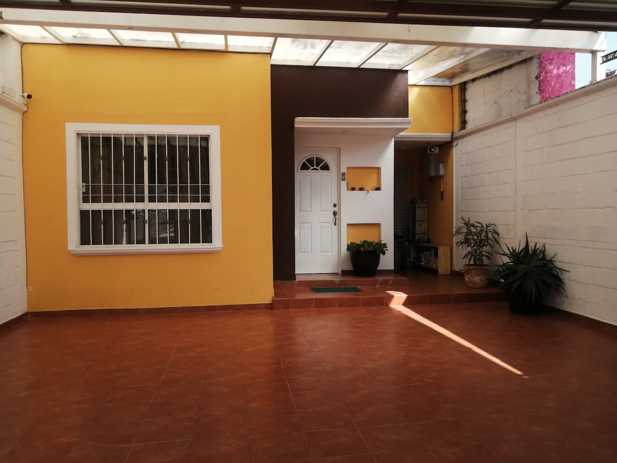 Pretty and Cozy Home Coatepec, casa llena de luz