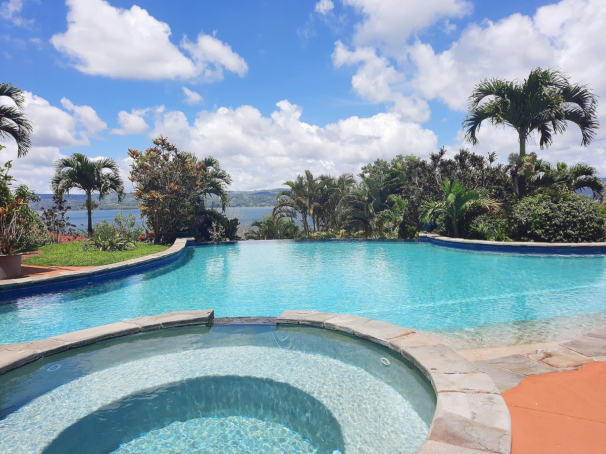 Lake Arenal 2 Bed Villa - Stunning Views Pool Gym