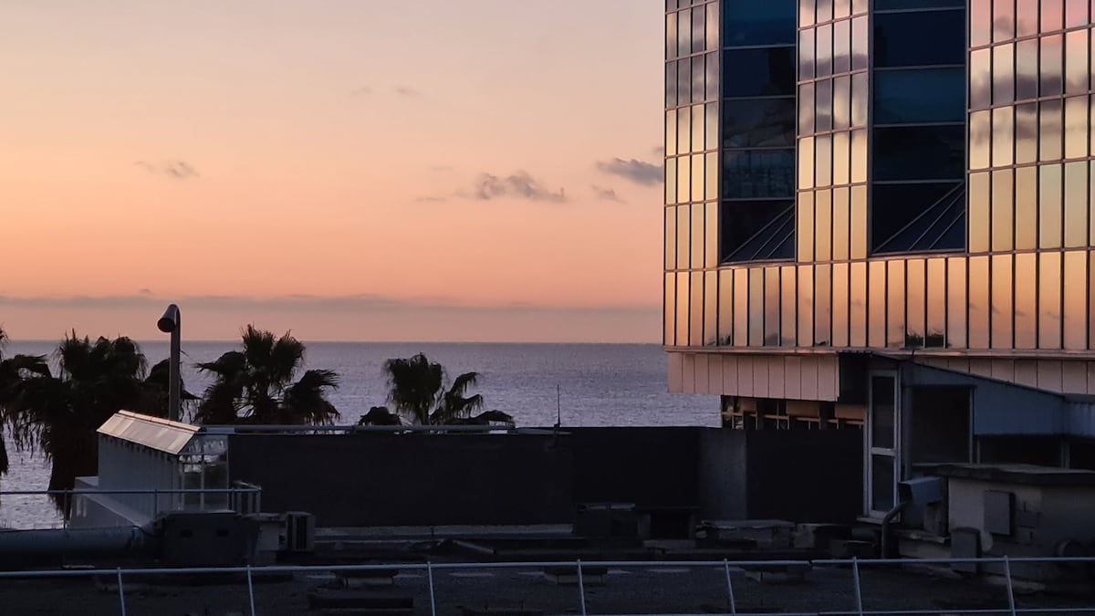 Face mer et plages appartement luxe avec terrasse.