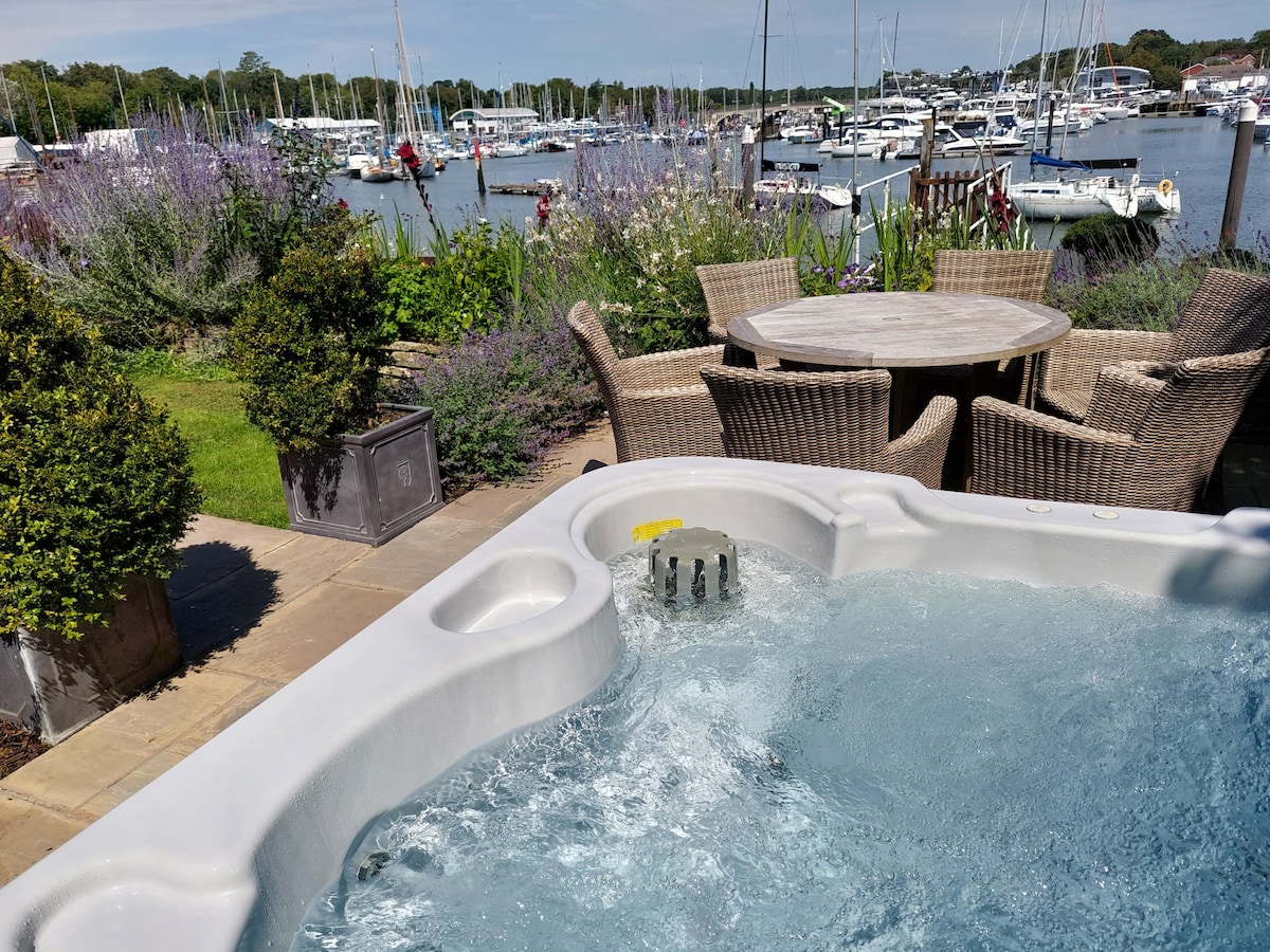 Waterfront. River Hamble. Private Pontoon. Hot Tub