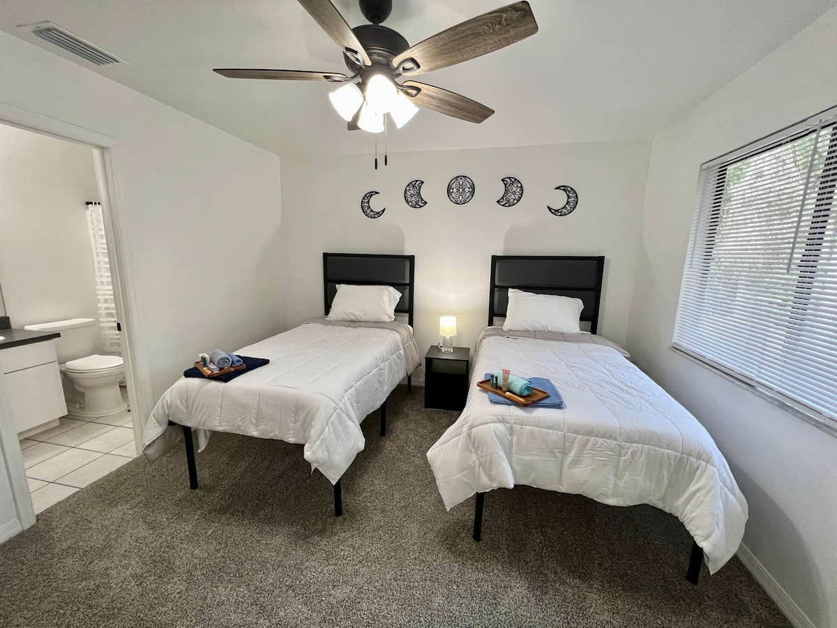 Your Home Away from Home - Modern 2BR | Sleeps 6