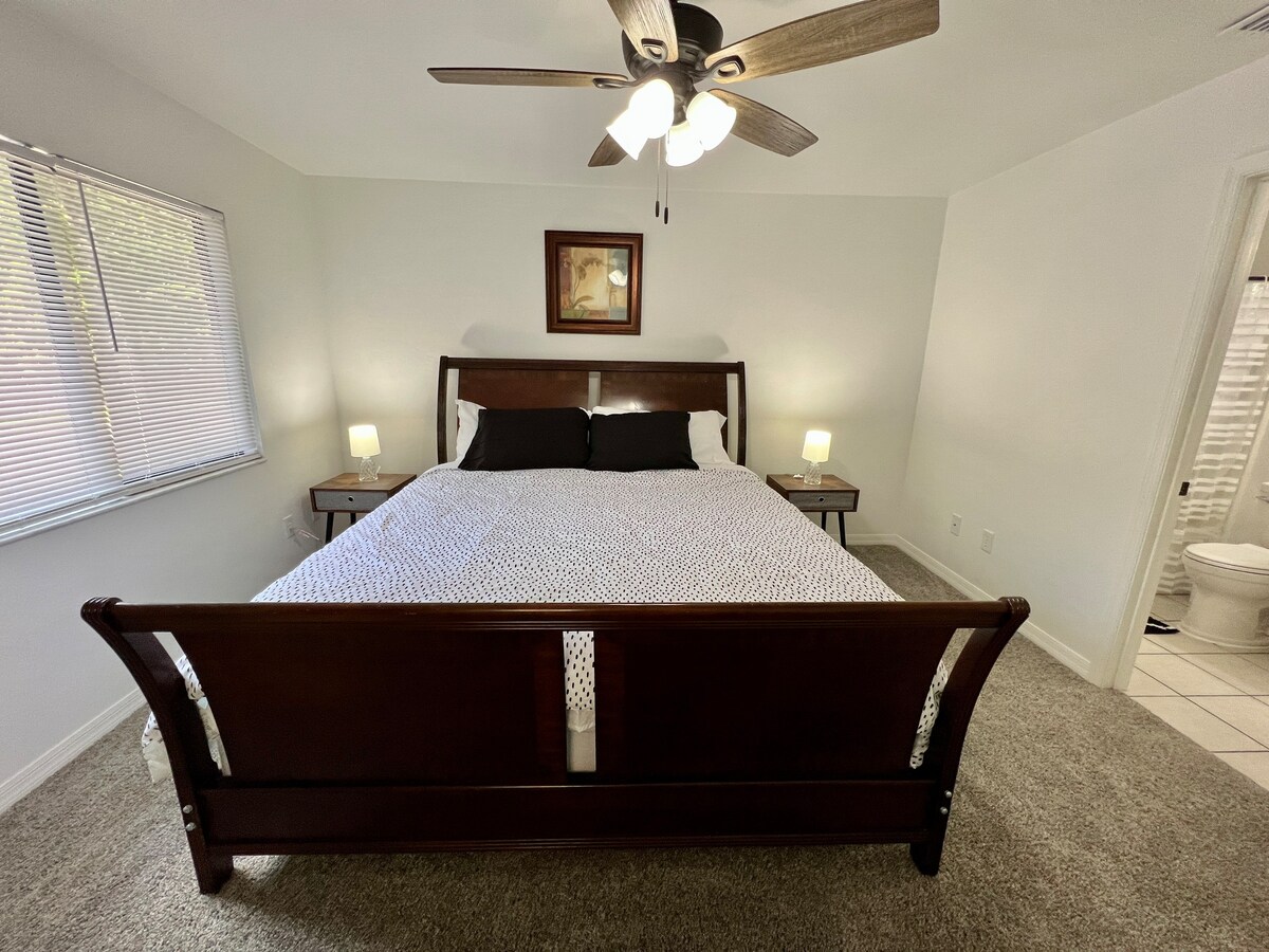 Your Home Away from Home - Modern 2BR | Sleeps 6