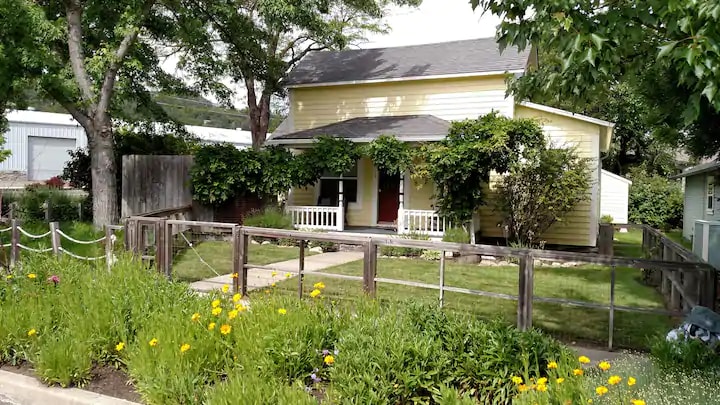 Abram's Cottage