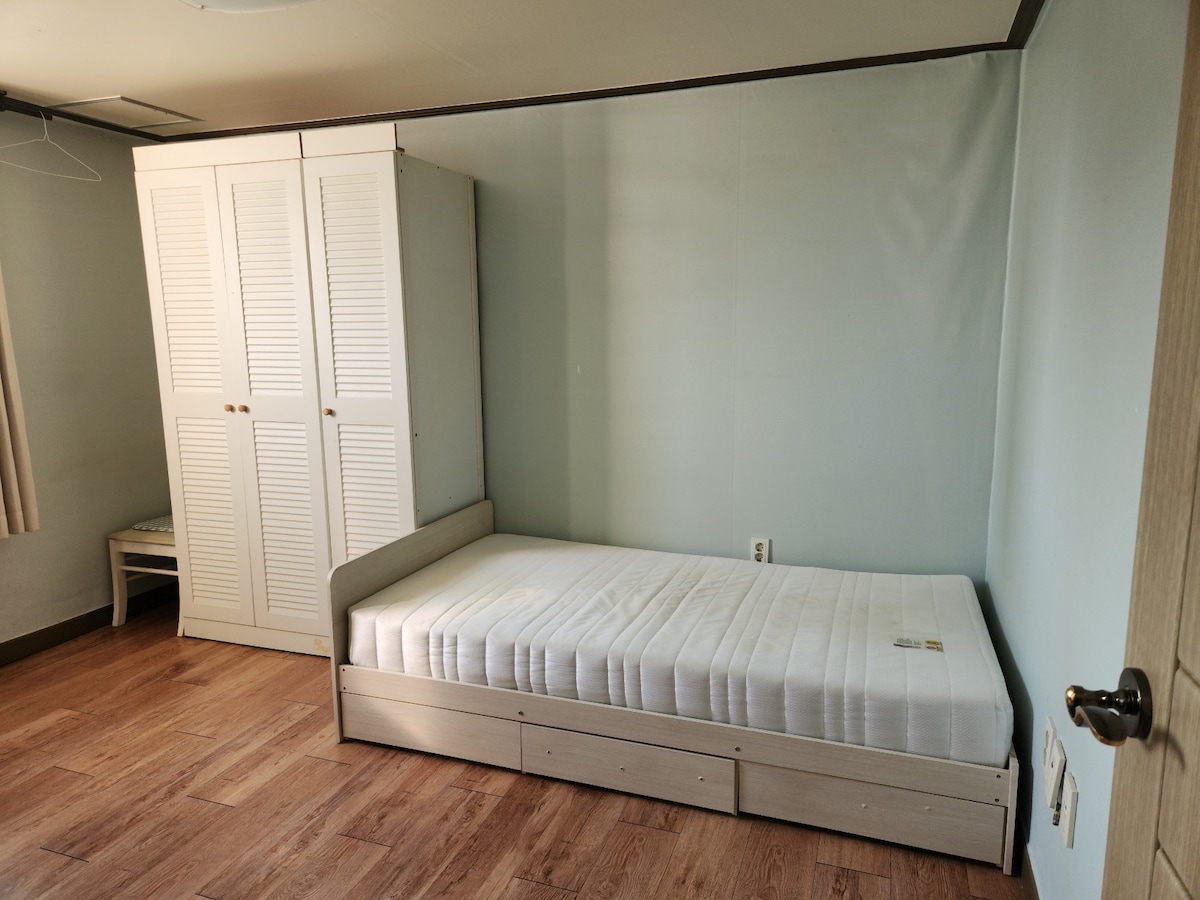 A comfortable studio in front of Suncheon Stn(KTX)