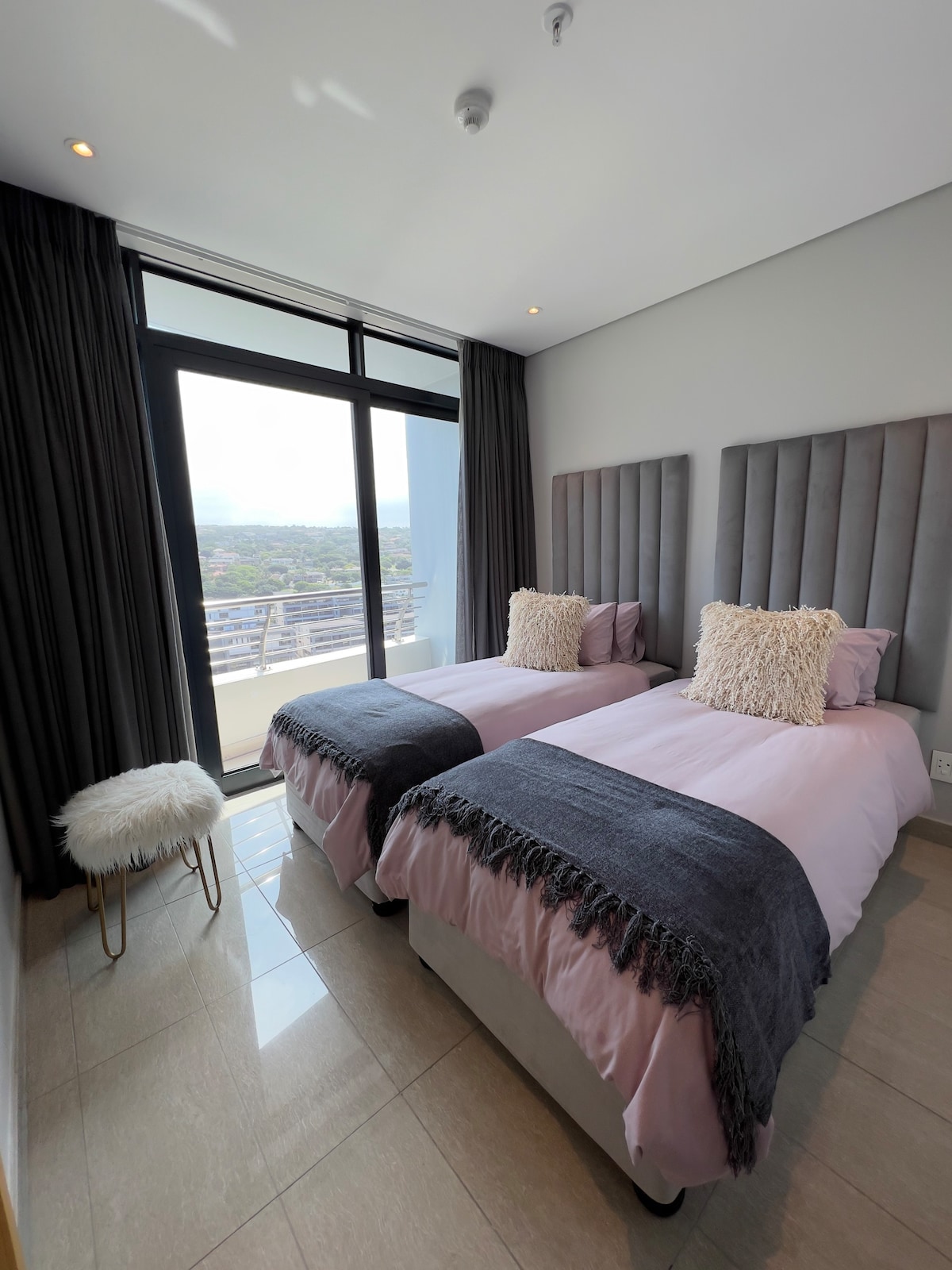 Luxury 2 Bedroom Apartment at the Capital Pearls