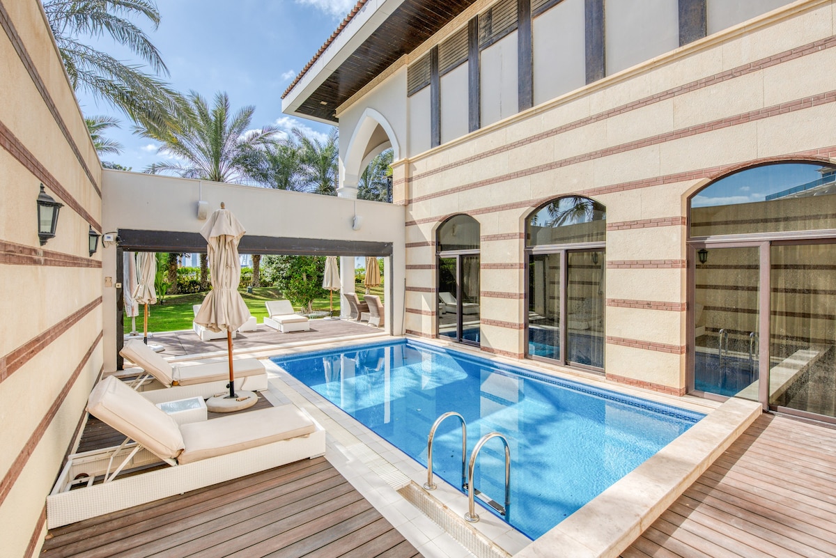 棕榈岛私人游泳池的雄伟度假村别墅