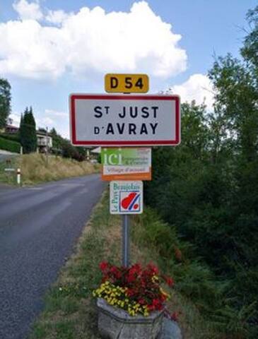 Saint-Just-d'Avray的民宿