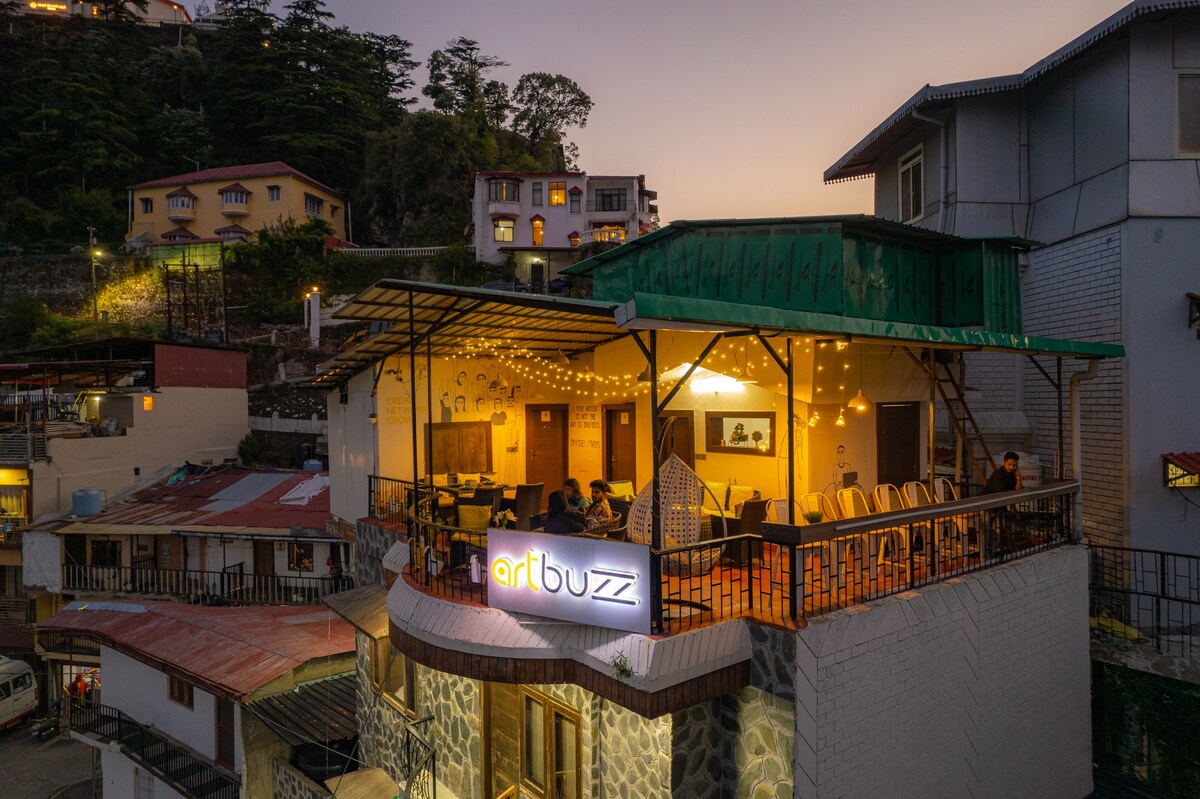 Bed in 6 Bed Mixed Dormitory in ArtBuzz Mussoorie