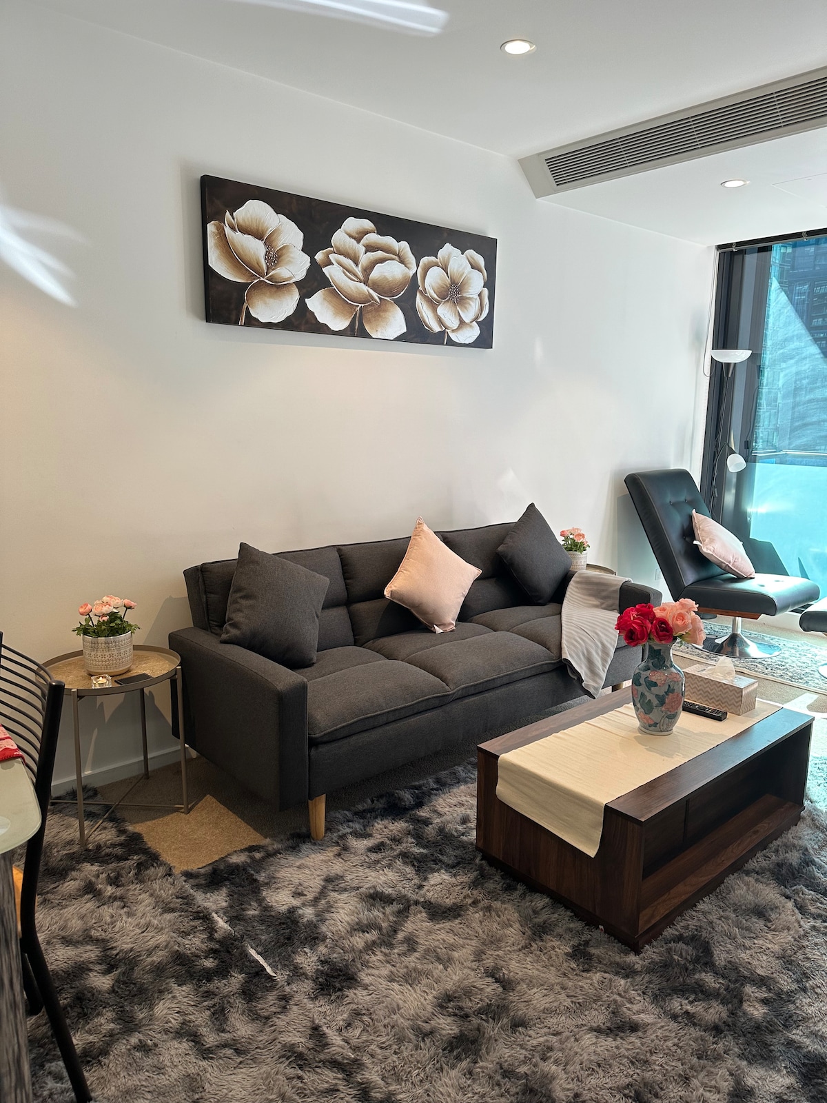 Stylish apt 5 min from crown cas