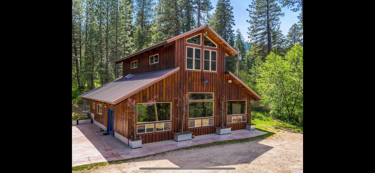 Pineview Lodges: 2 Cabins! Sleeps 23. Hot 
 Pools