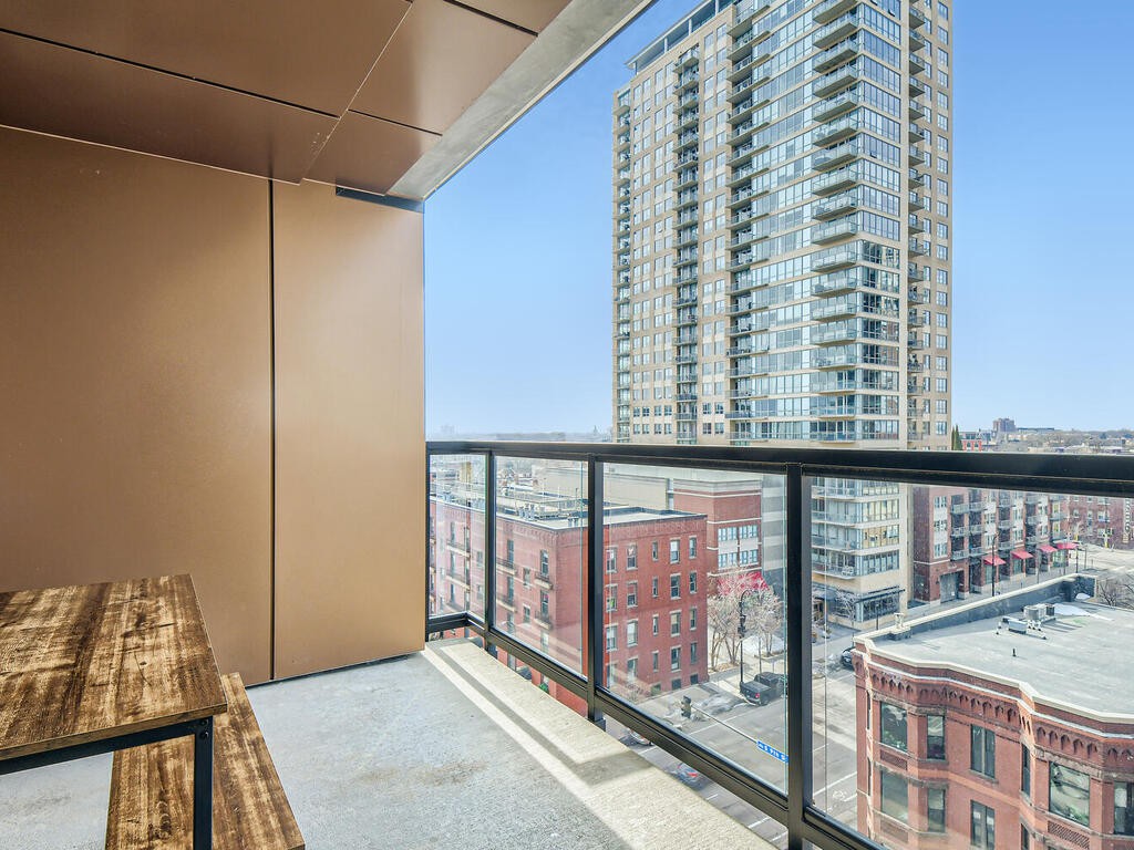 2BR DT - Amazing View from Balcony!