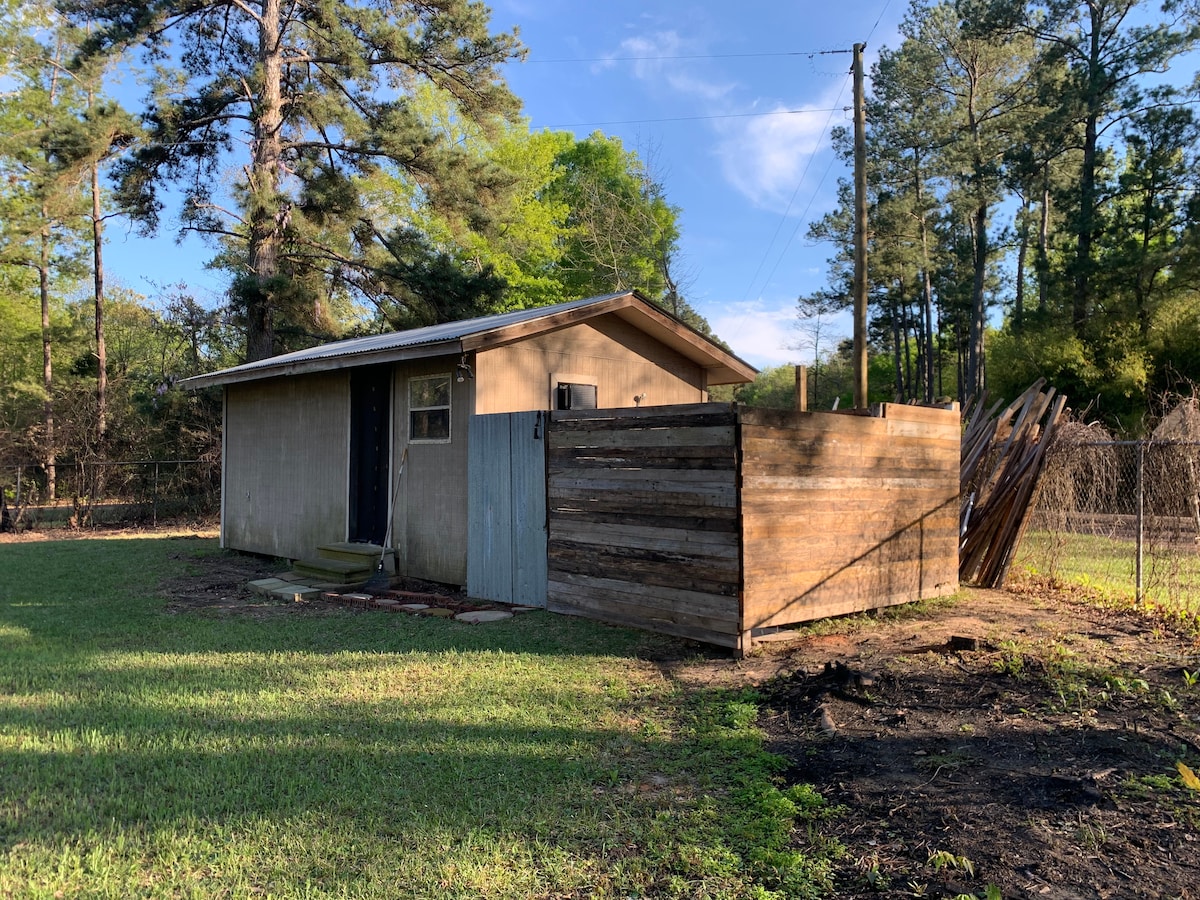 Waterfront Lake Fishing Cabin