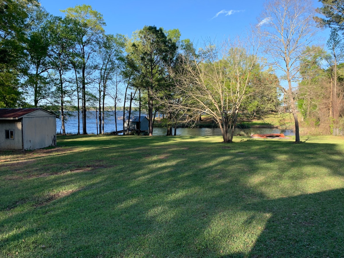 Waterfront Lake Fishing Cabin