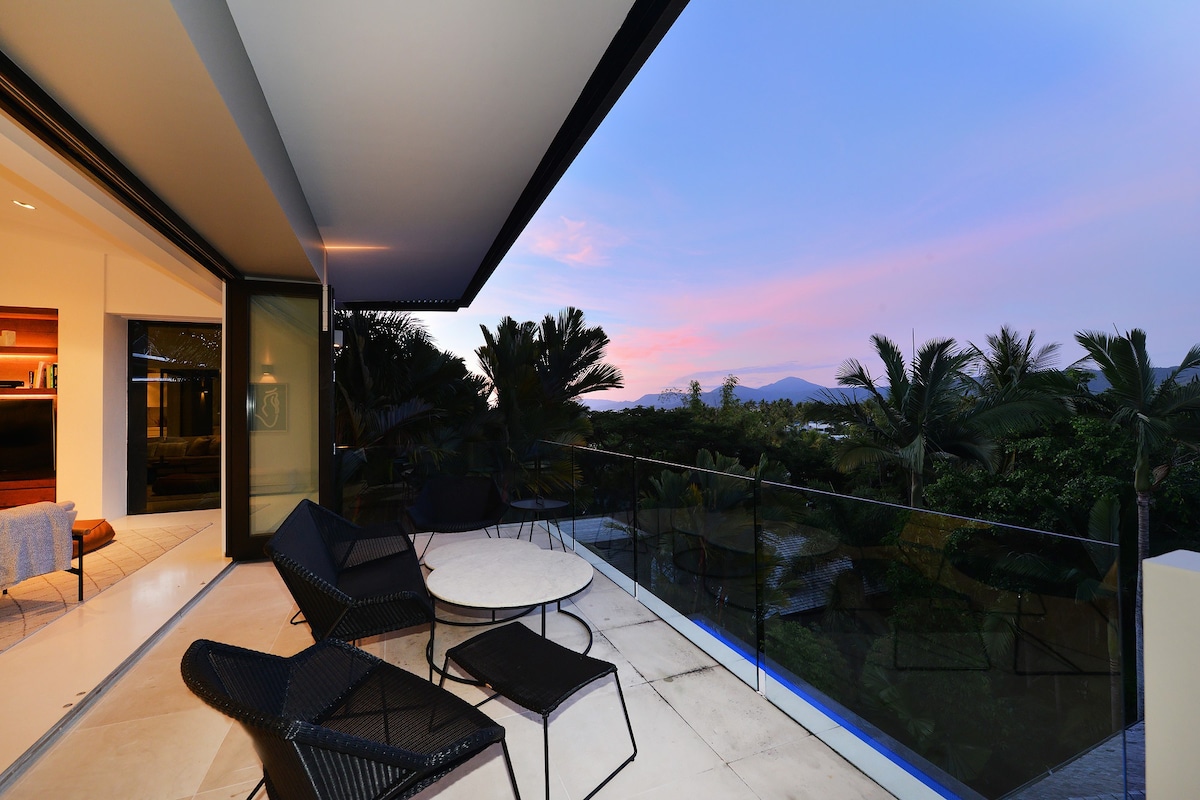 61 Murphy St—A Luxury Tropical Villa