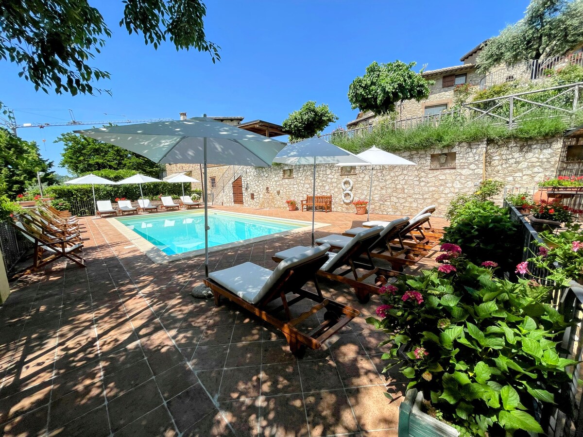 Cisterna - sleeps 3 - very cute!