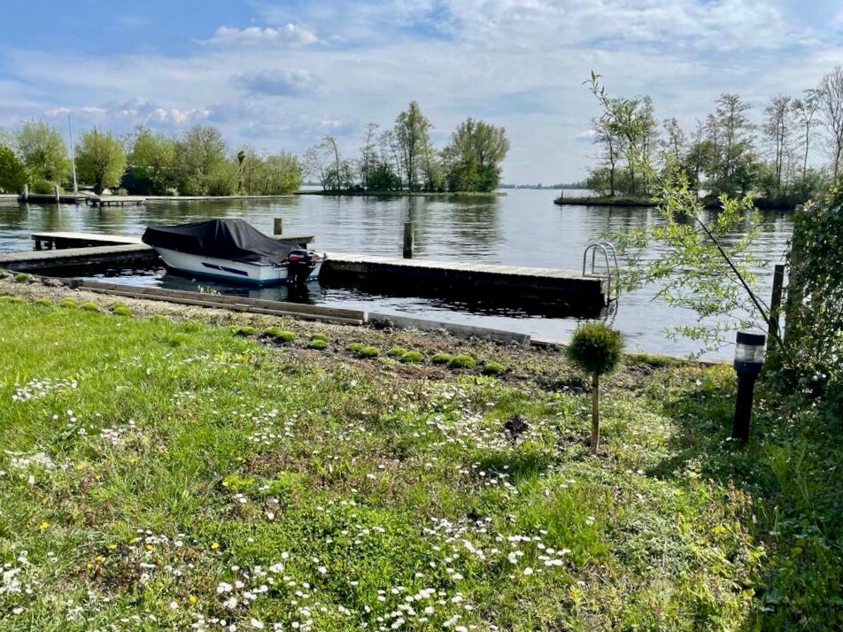 Vinkeveense Lakes岛上免费水屋