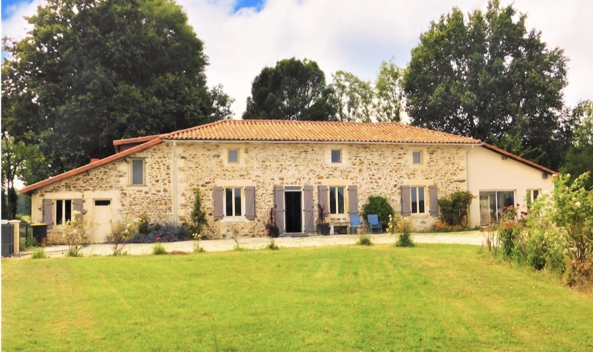 Farm Gîte surrounded by nature, close to lakes.