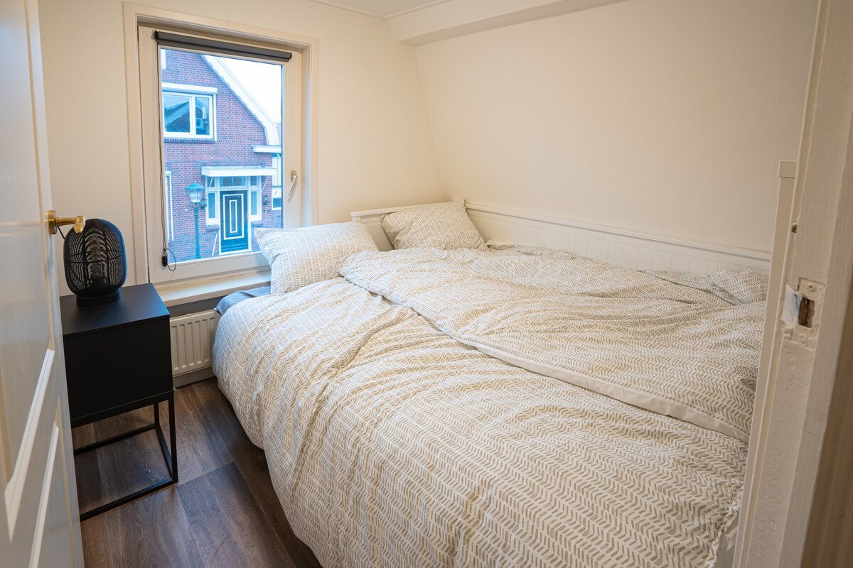 Vakantiehuis Eldorado Urk nieuw badkamer, kantoor!