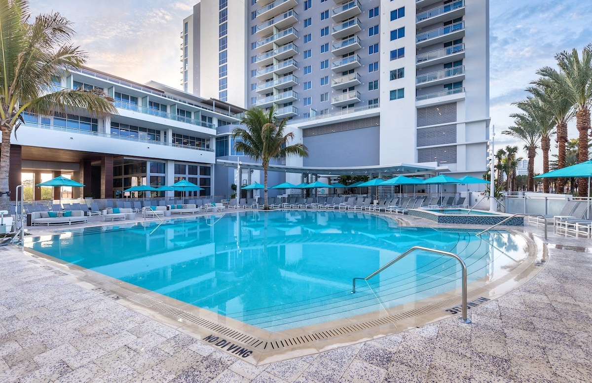 Four Bedroom Presidential Condo, Clear Water, FL (Z382)